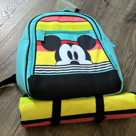 DISNEY picnic 🧺 backpack with picnic mat- BRAND NEW - Picture 10 of 16